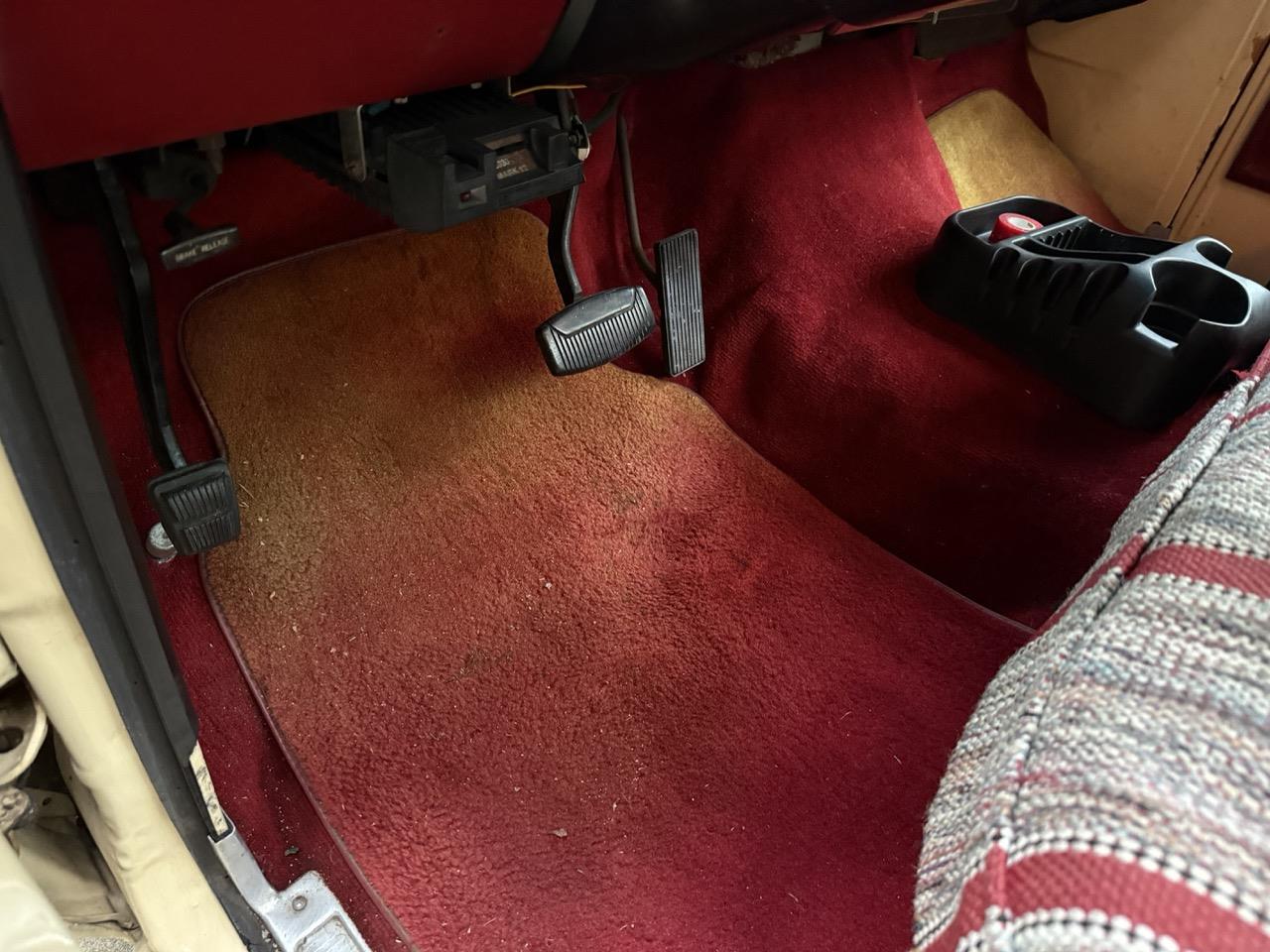 Ford-F250-1979-Cream-amp-Maroon-Maroon-amp-Black-27