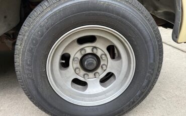 Ford-F250-1979-Cream-amp-Maroon-Maroon-amp-Black-32