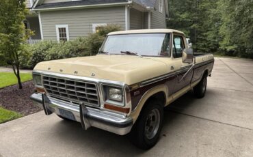 Ford-F250-1979-Cream-amp-Maroon-Maroon-amp-Black