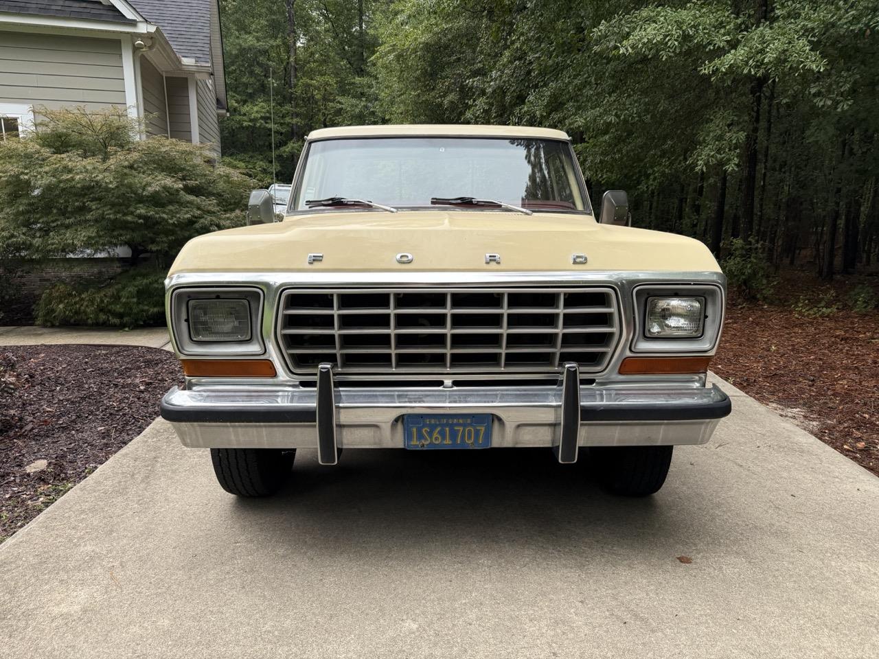 Ford-F250-1979-Cream-amp-Maroon-Maroon-amp-Black-6