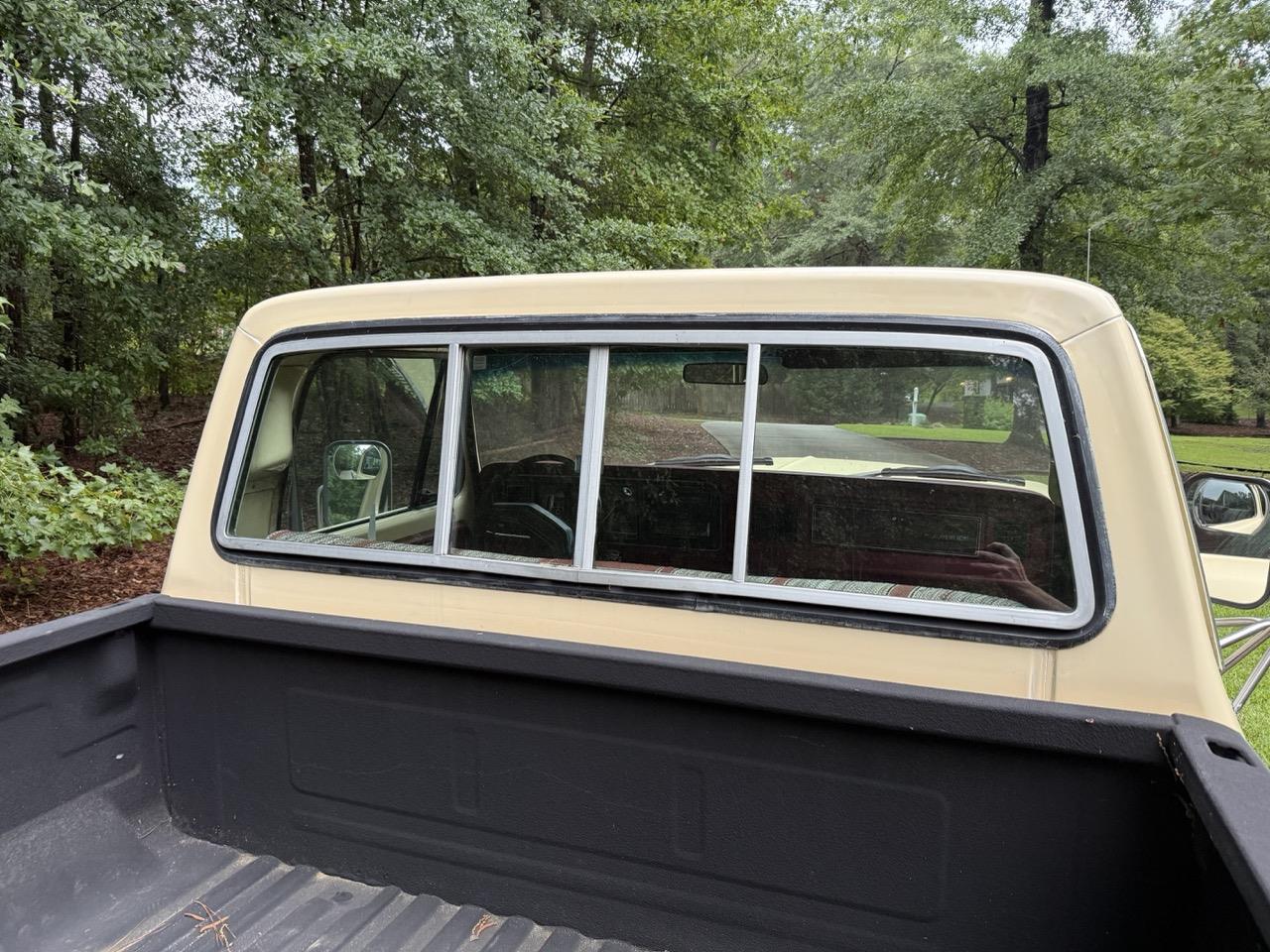 Ford-F250-1979-Cream-amp-Maroon-Maroon-amp-Black-8