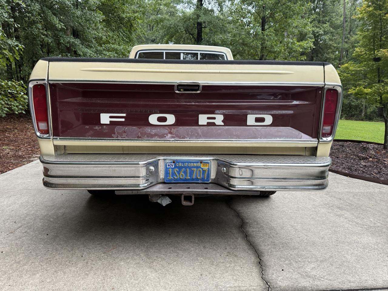 Ford-F250-1979-Cream-amp-Maroon-Maroon-amp-Black-9