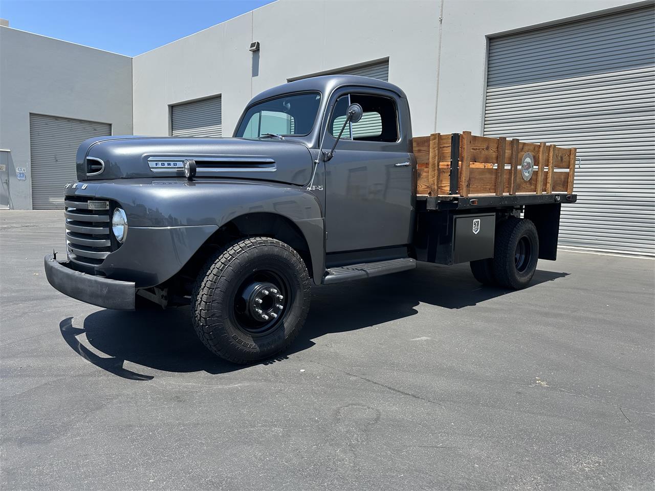 Ford-F5-1948-Grey-Black-2