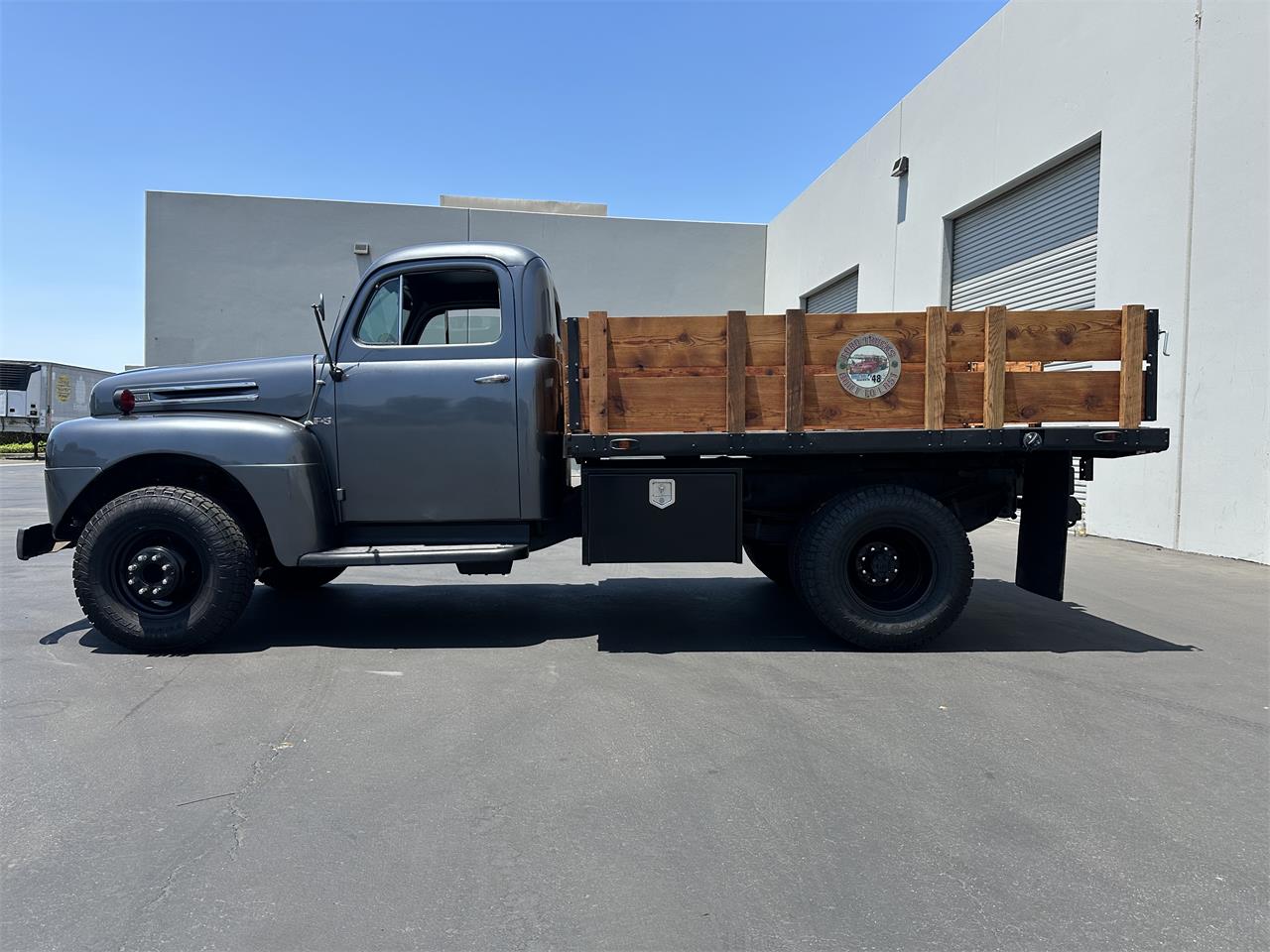 Ford-F5-1948-Grey-Black-3