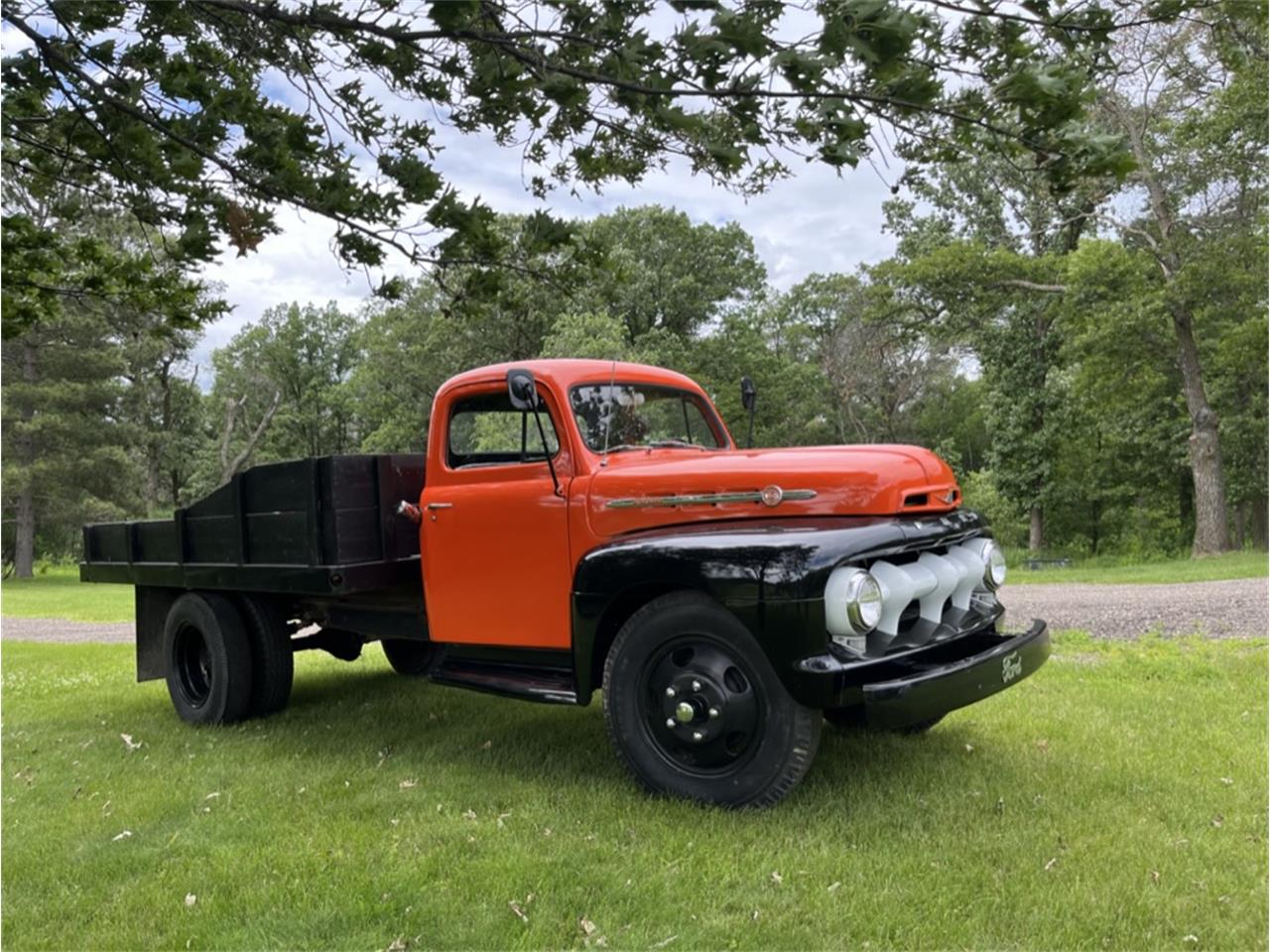 Ford-F5-1952-orange-and-black-brown-2
