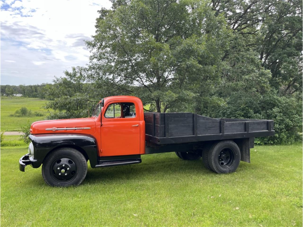 Ford-F5-1952-orange-and-black-brown-4
