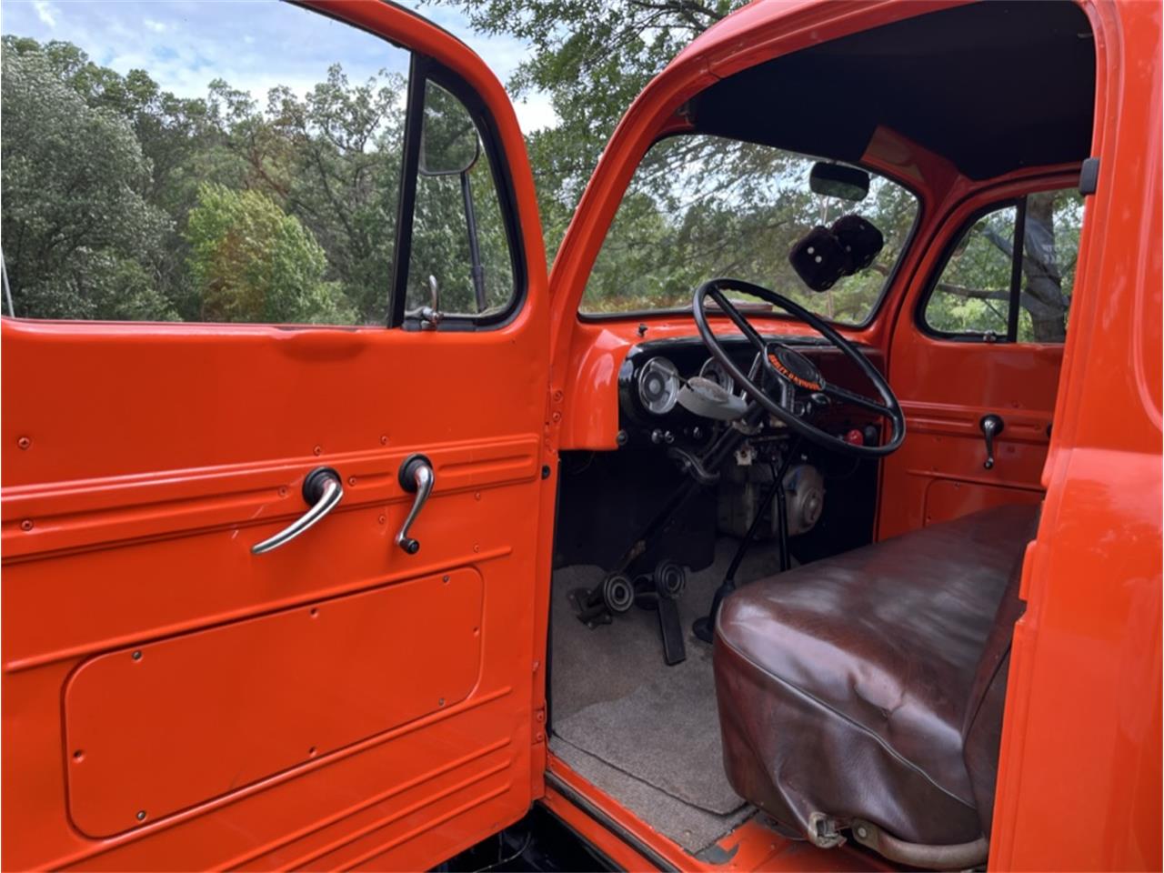 Ford-F5-1952-orange-and-black-brown-5