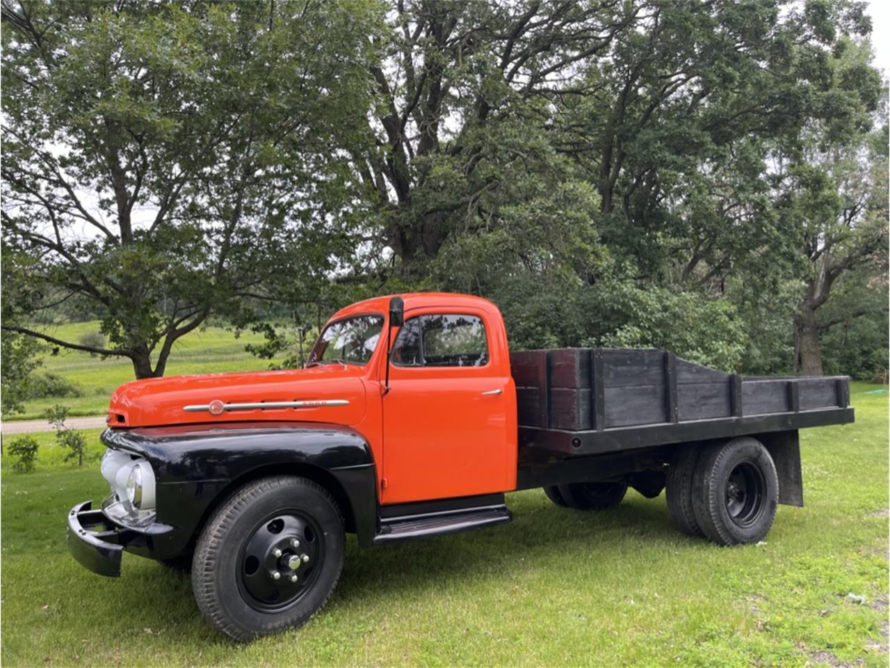 Ford-F5-1952-orange-and-black-brown-6