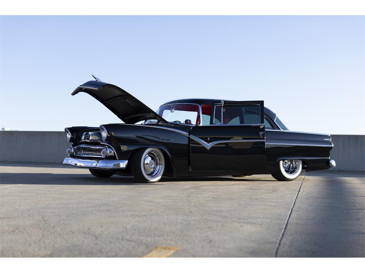 Ford-Fairlane-1955-Black-Red-3