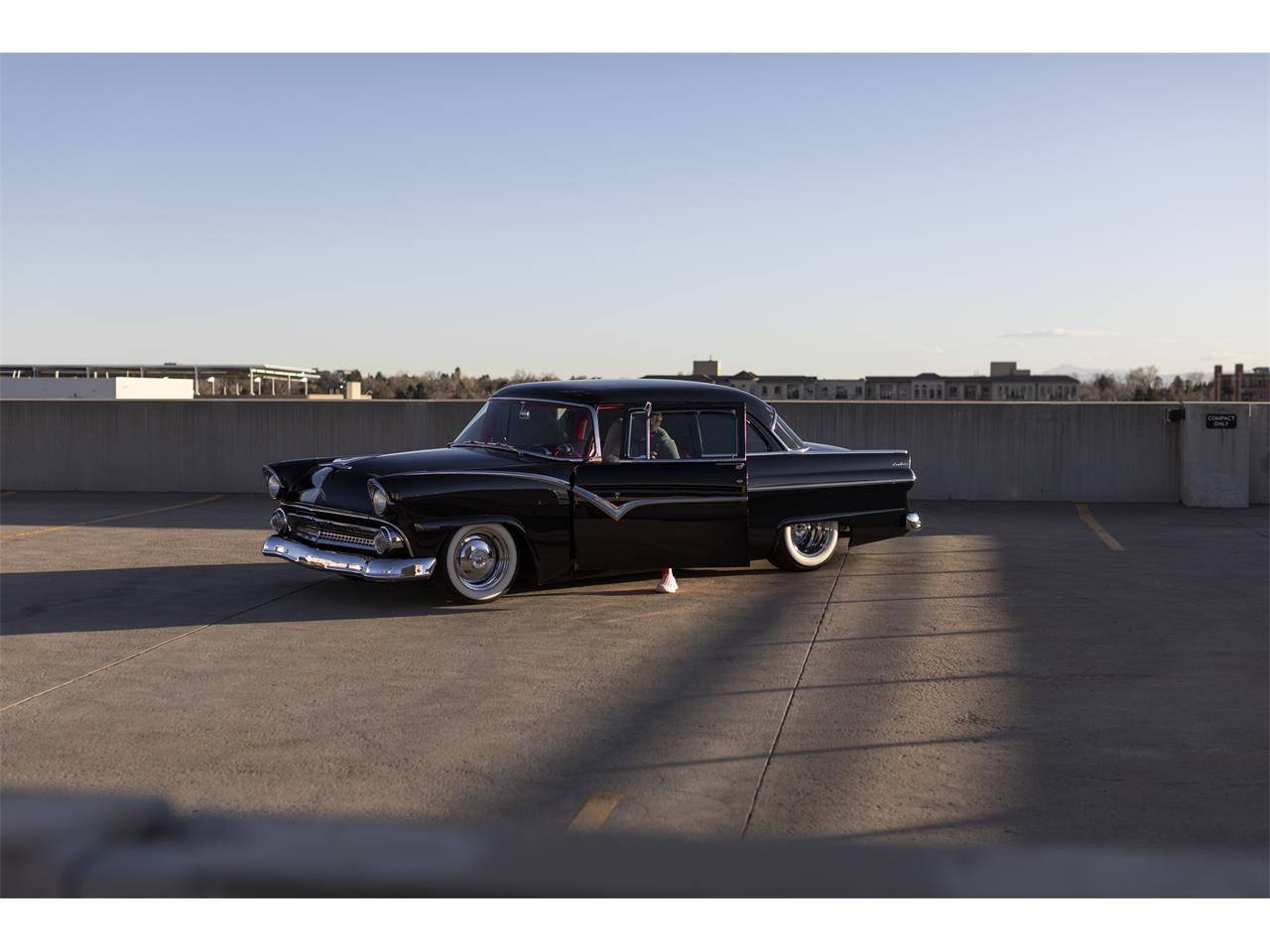 Ford-Fairlane-1955-Black-Red-38