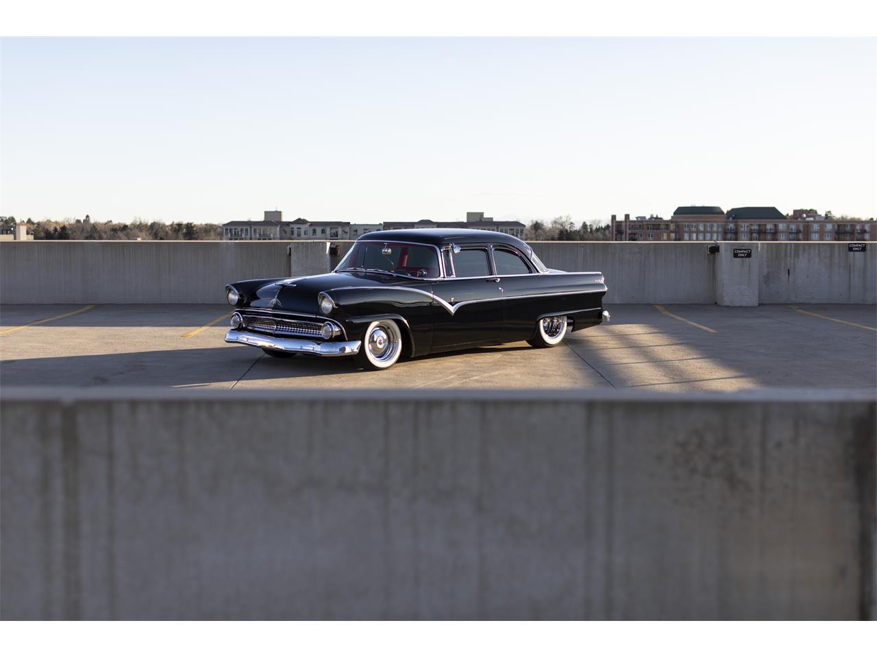 Ford-Fairlane-1955-Black-Red-4