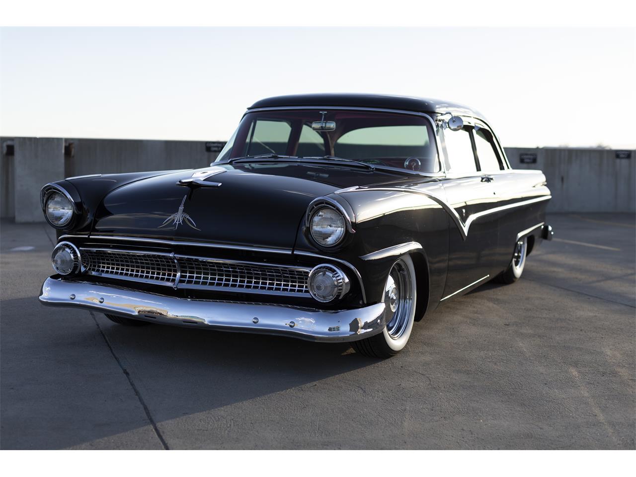 Ford-Fairlane-1955-Black-Red