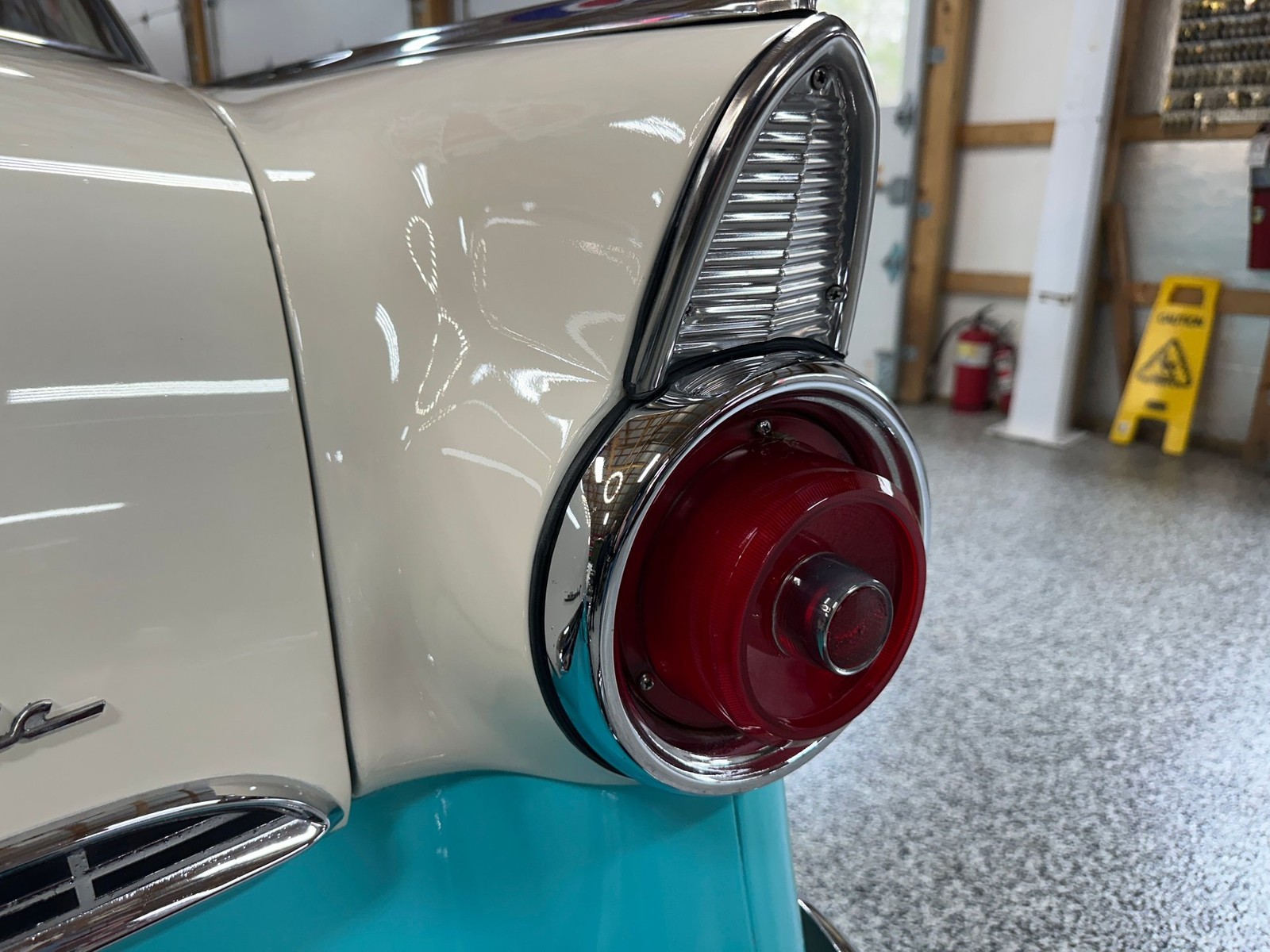 Ford-Fairlane-1955-Sedan-29