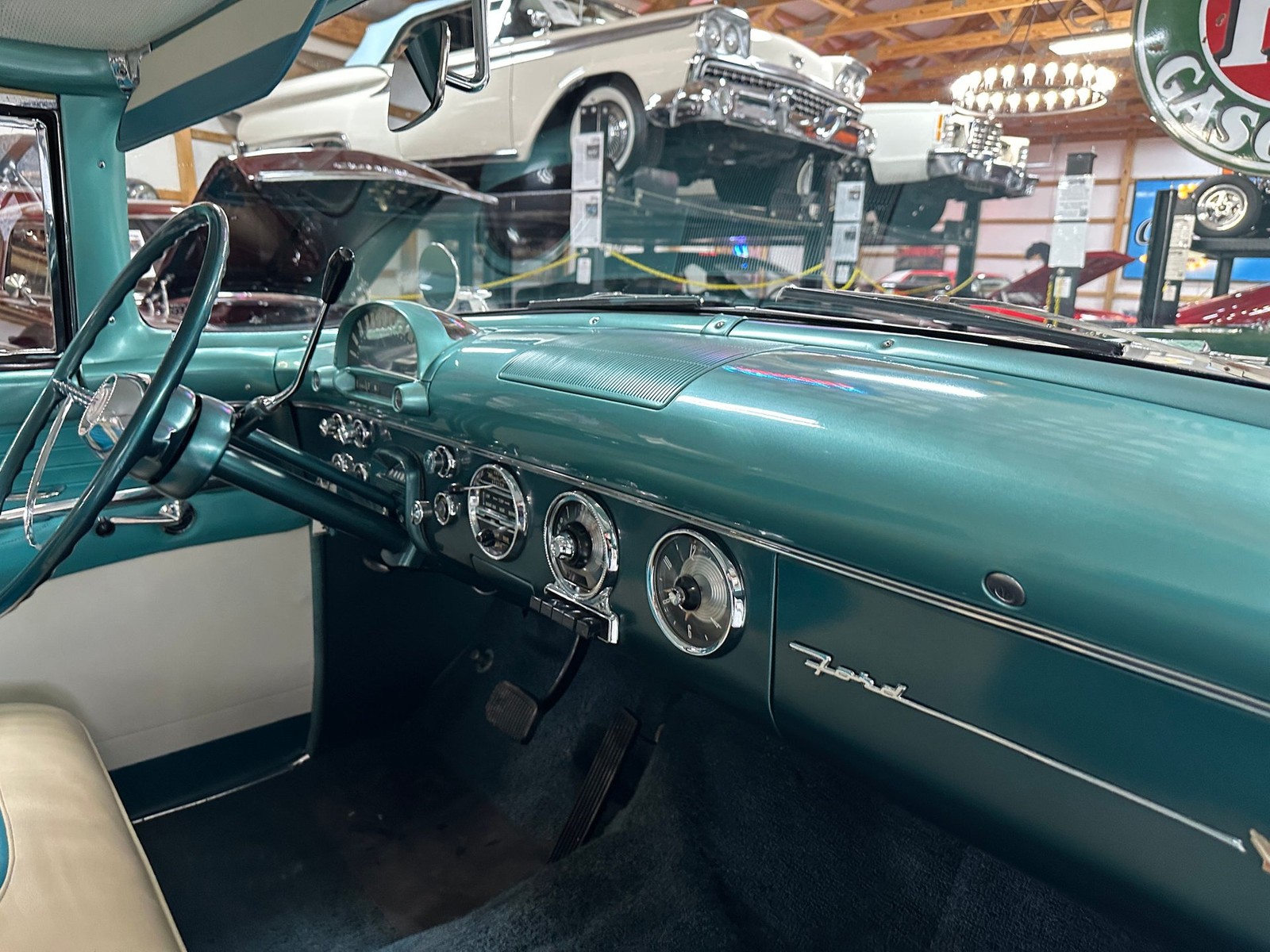 Ford-Fairlane-1955-Sedan-37