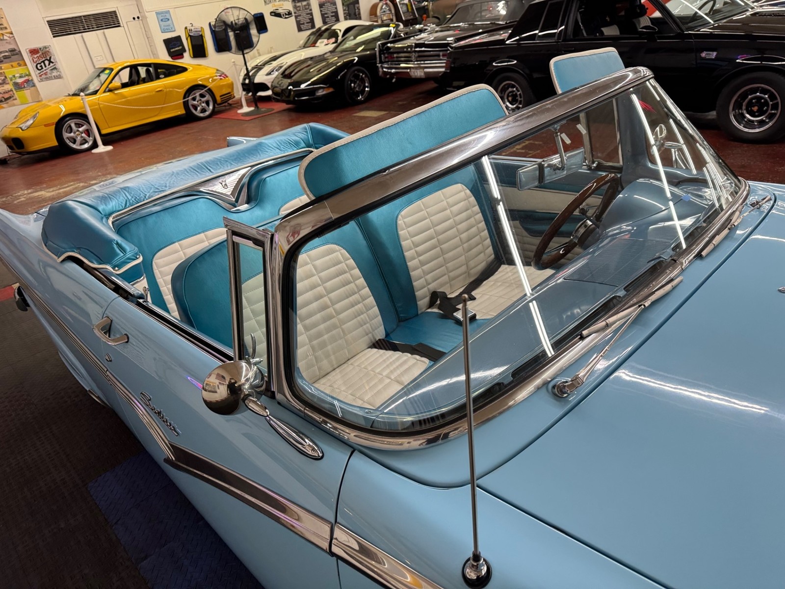 Ford-Fairlane-1956-11