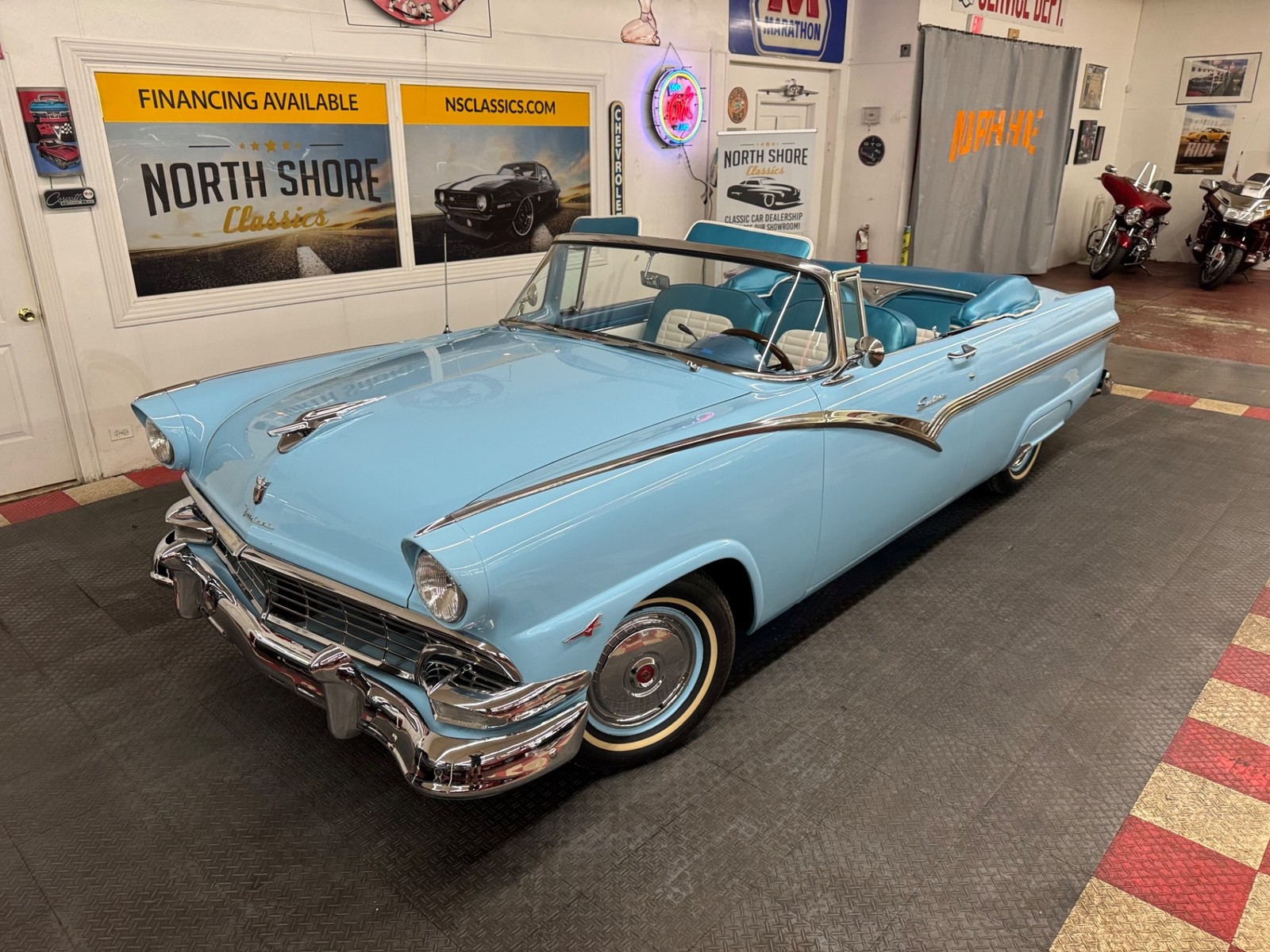 Ford-Fairlane-1956