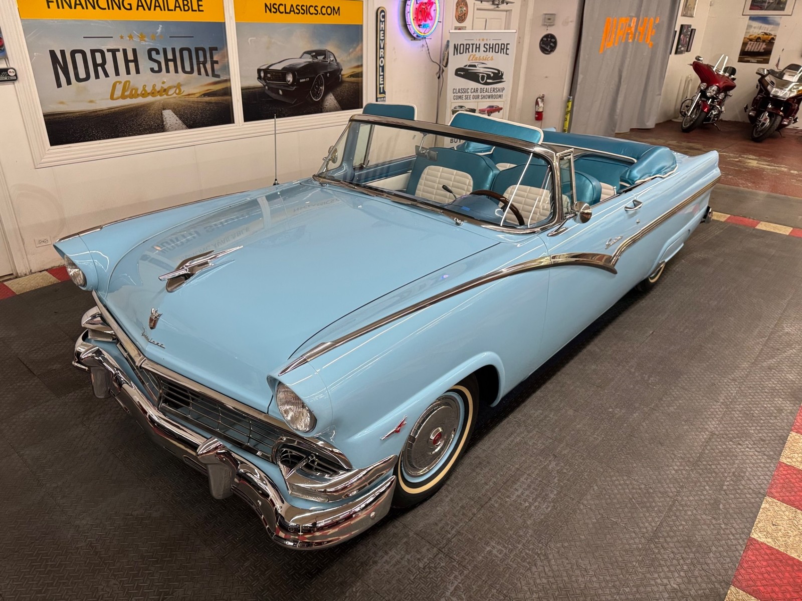 Ford-Fairlane-1956-29