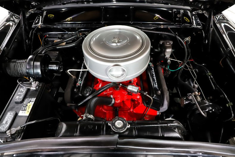 Ford-Fairlane-1956-Raven-Black-Red-4