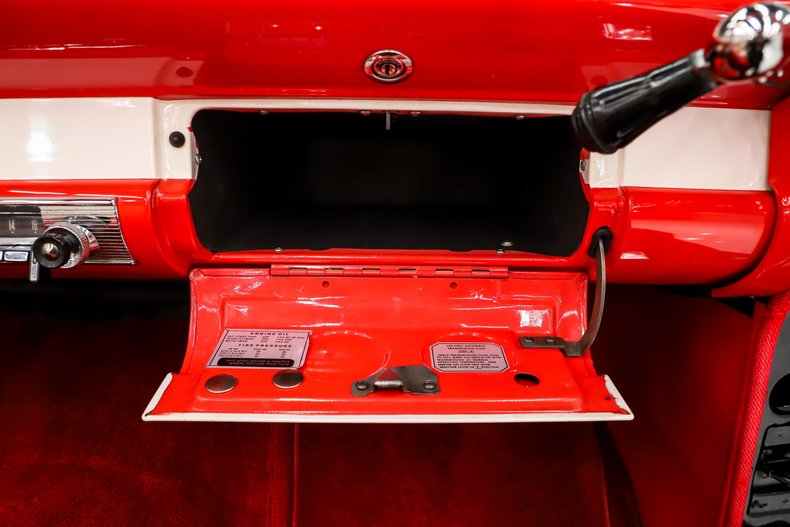 Ford-Fairlane-1956-Raven-Black-Red-44