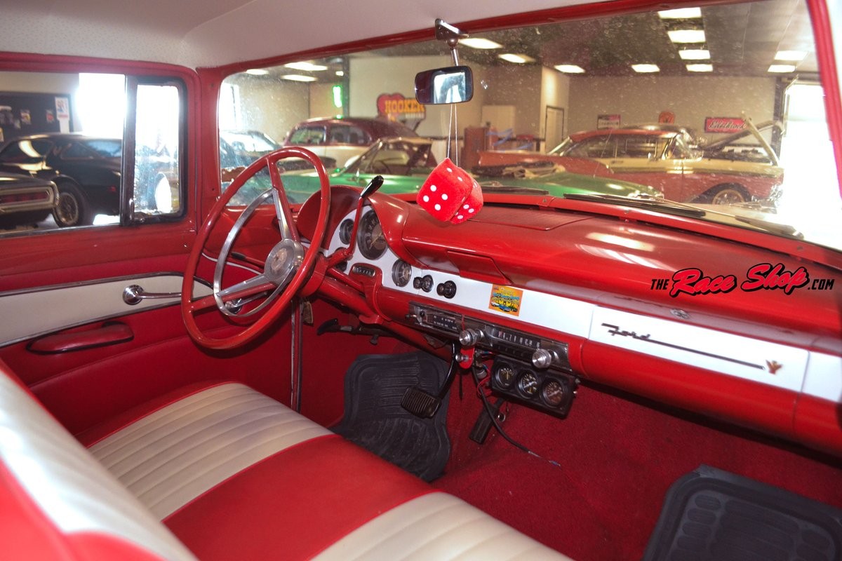 Ford-Fairlane-1956-Sedan-11