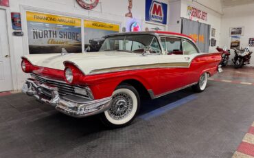 Ford-Fairlane-1957-1