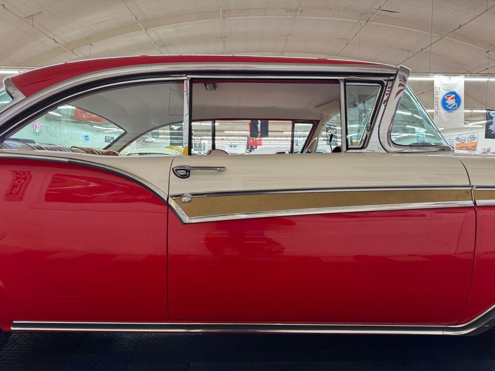 Ford-Fairlane-1957-29