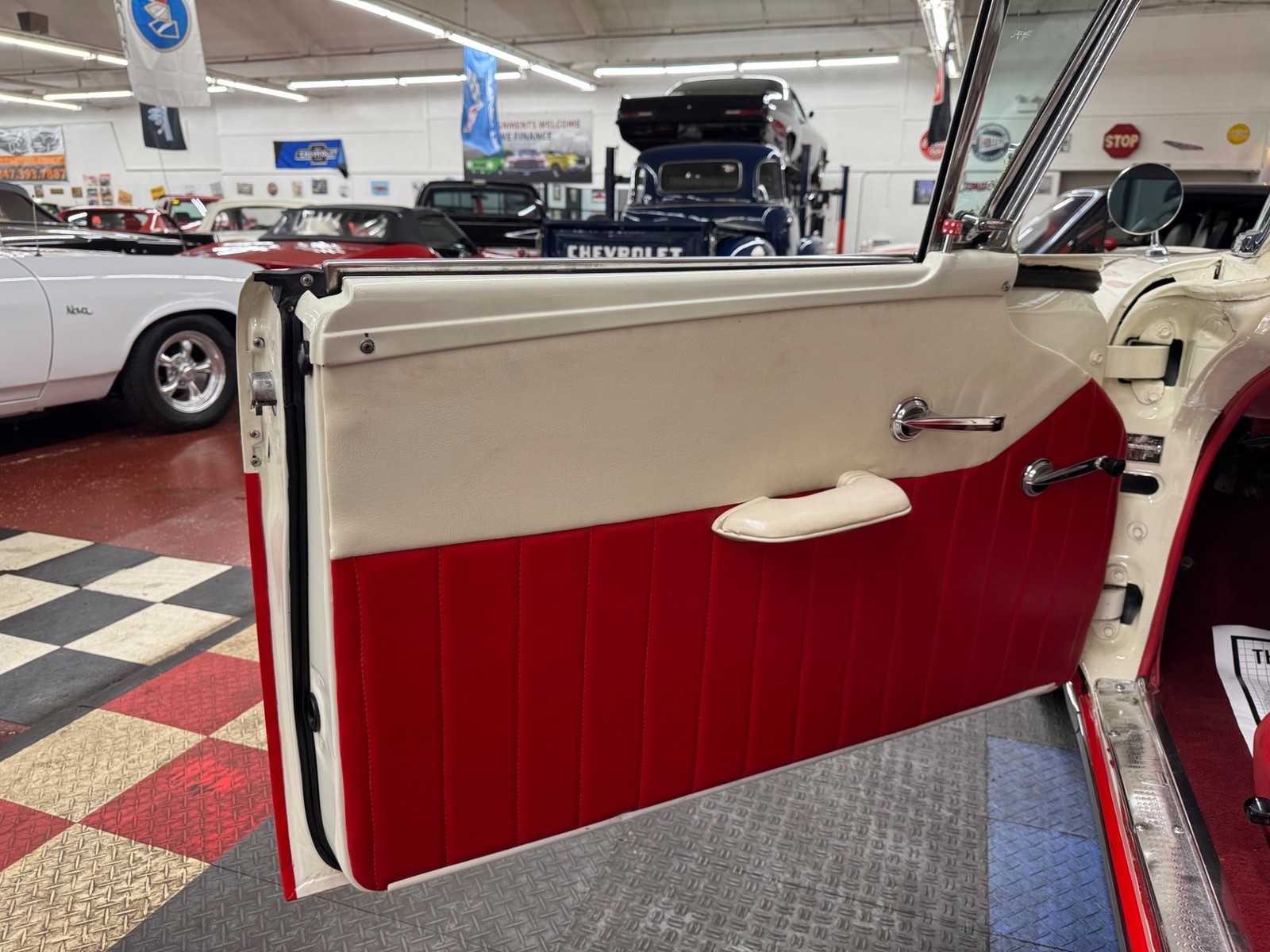 Ford-Fairlane-1957-35