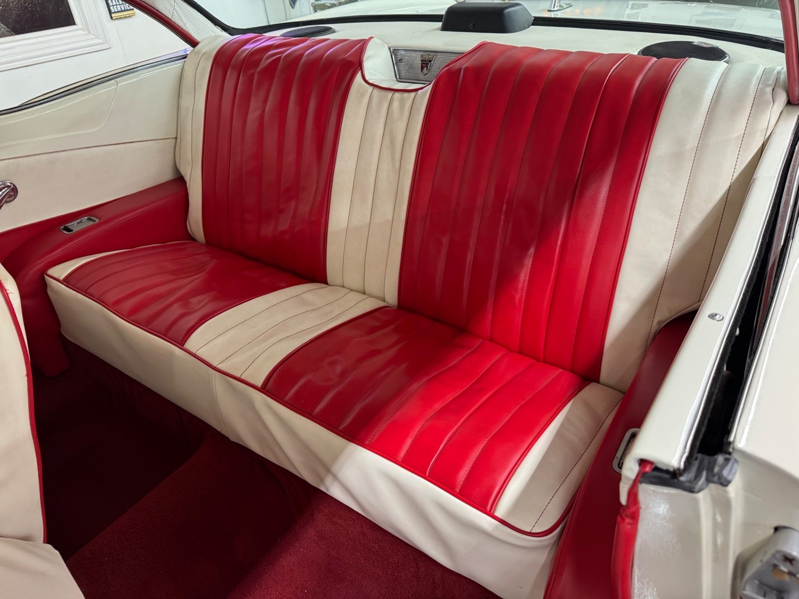 Ford-Fairlane-1957-38