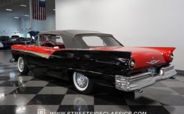 Ford-Fairlane-1957-Black-Red-3