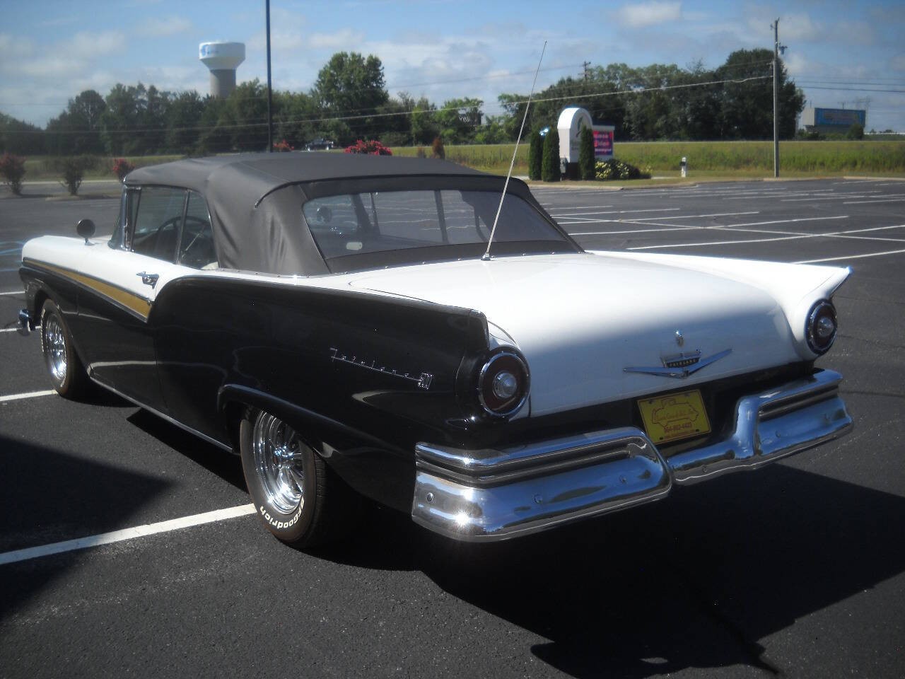 Ford-Fairlane-1957-Convertible-5