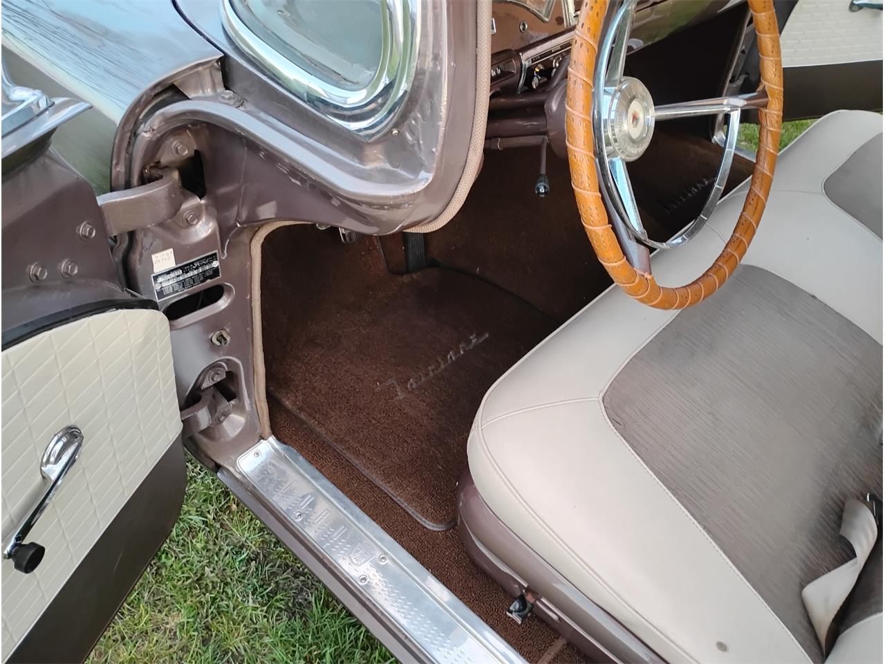 Ford-Fairlane-1957-CreamMocha-CreamMocha-11