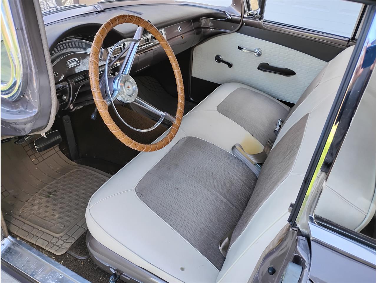 Ford-Fairlane-1957-CreamMocha-CreamMocha-12