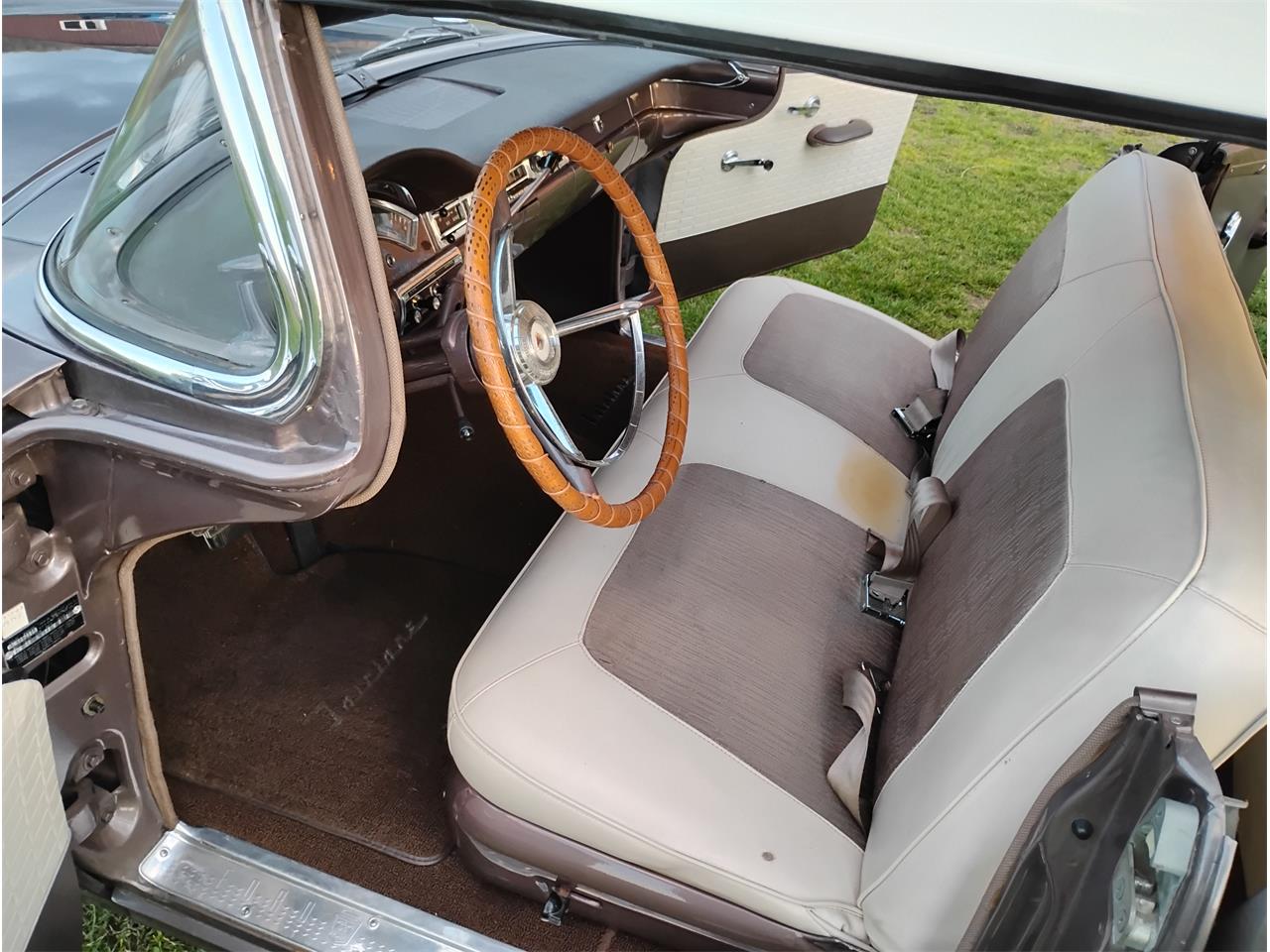 Ford-Fairlane-1957-CreamMocha-CreamMocha-13