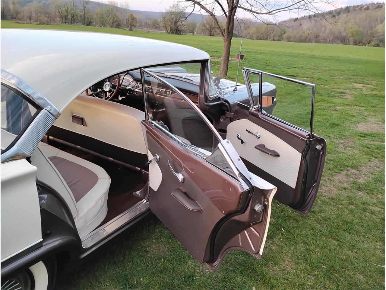 Ford-Fairlane-1957-CreamMocha-CreamMocha-16