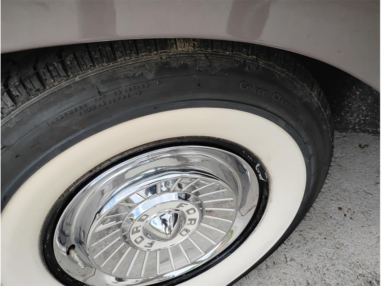 Ford-Fairlane-1957-CreamMocha-CreamMocha-40