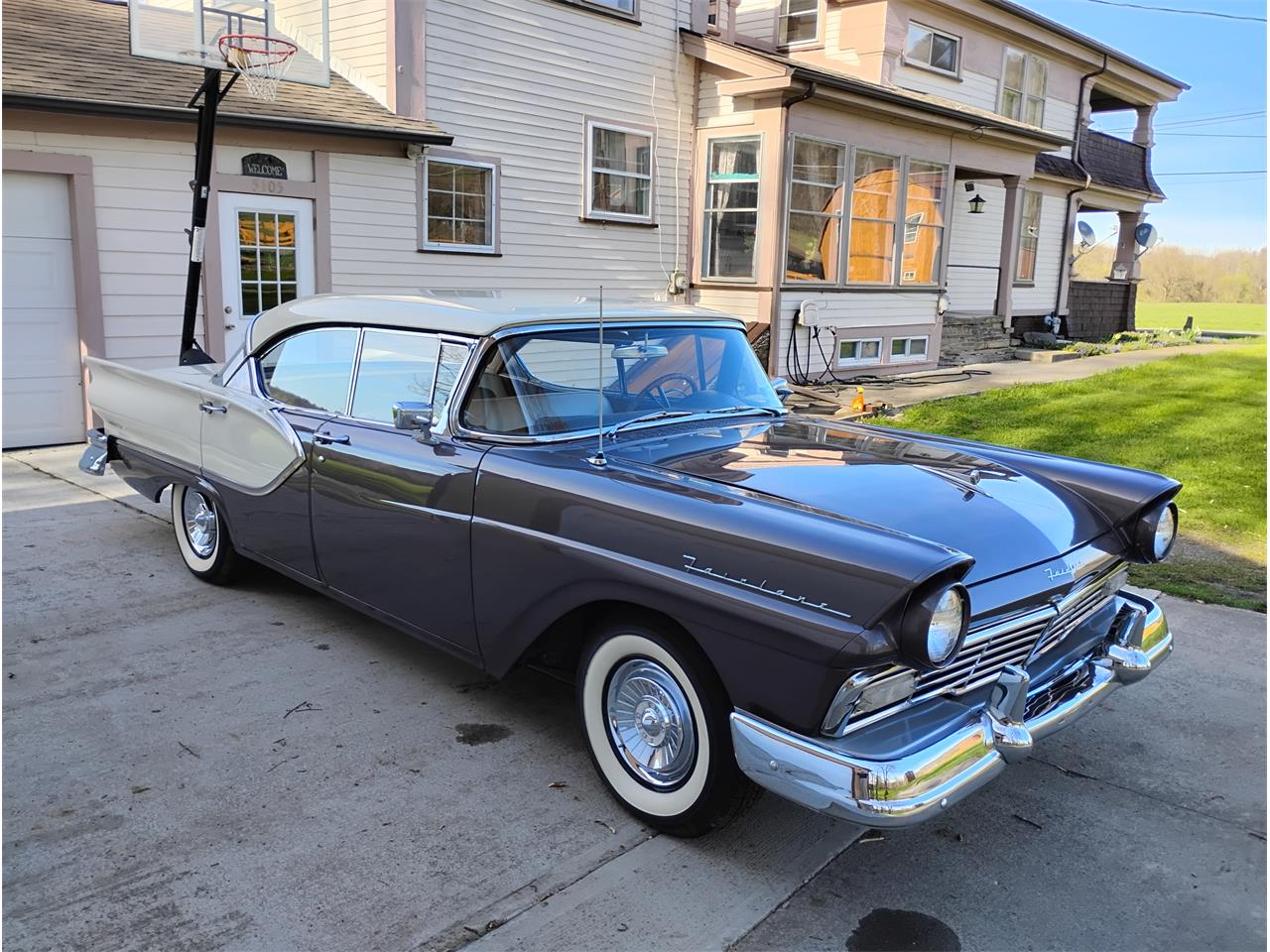 Ford-Fairlane-1957-CreamMocha-CreamMocha-42