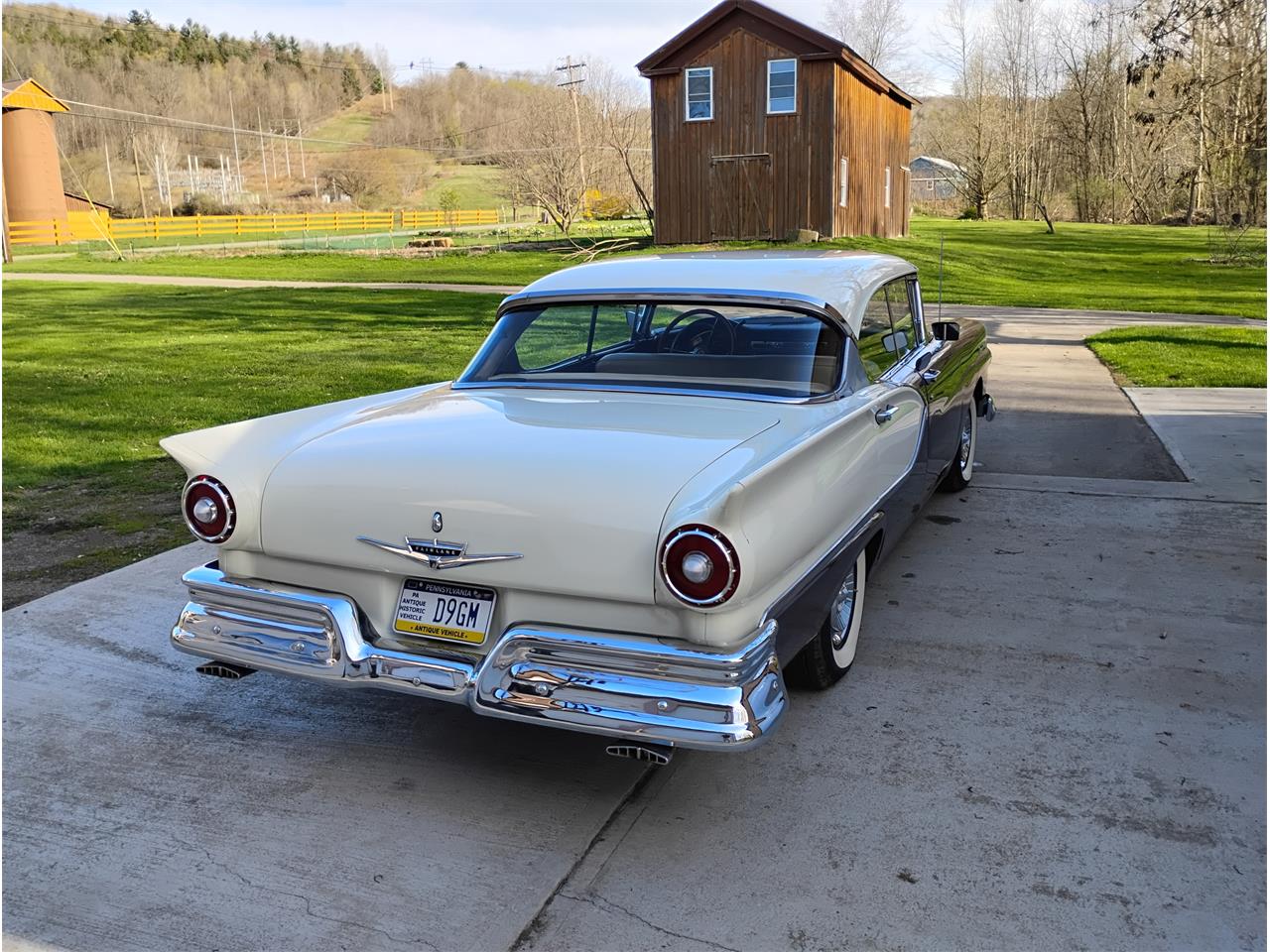 Ford-Fairlane-1957-CreamMocha-CreamMocha-5