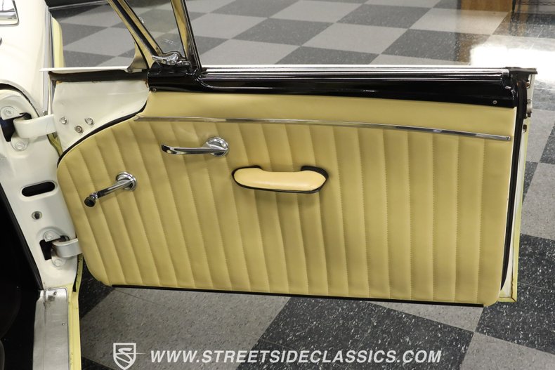 Ford-Fairlane-1957-Light-Yellow-Tan-11