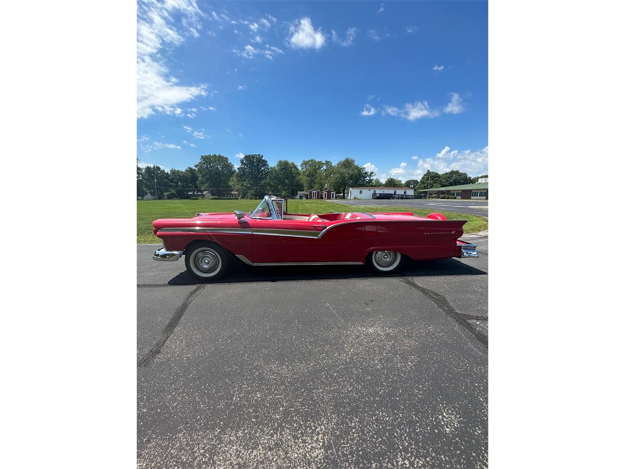 Ford-Fairlane-1957-Red-RedWhite-1