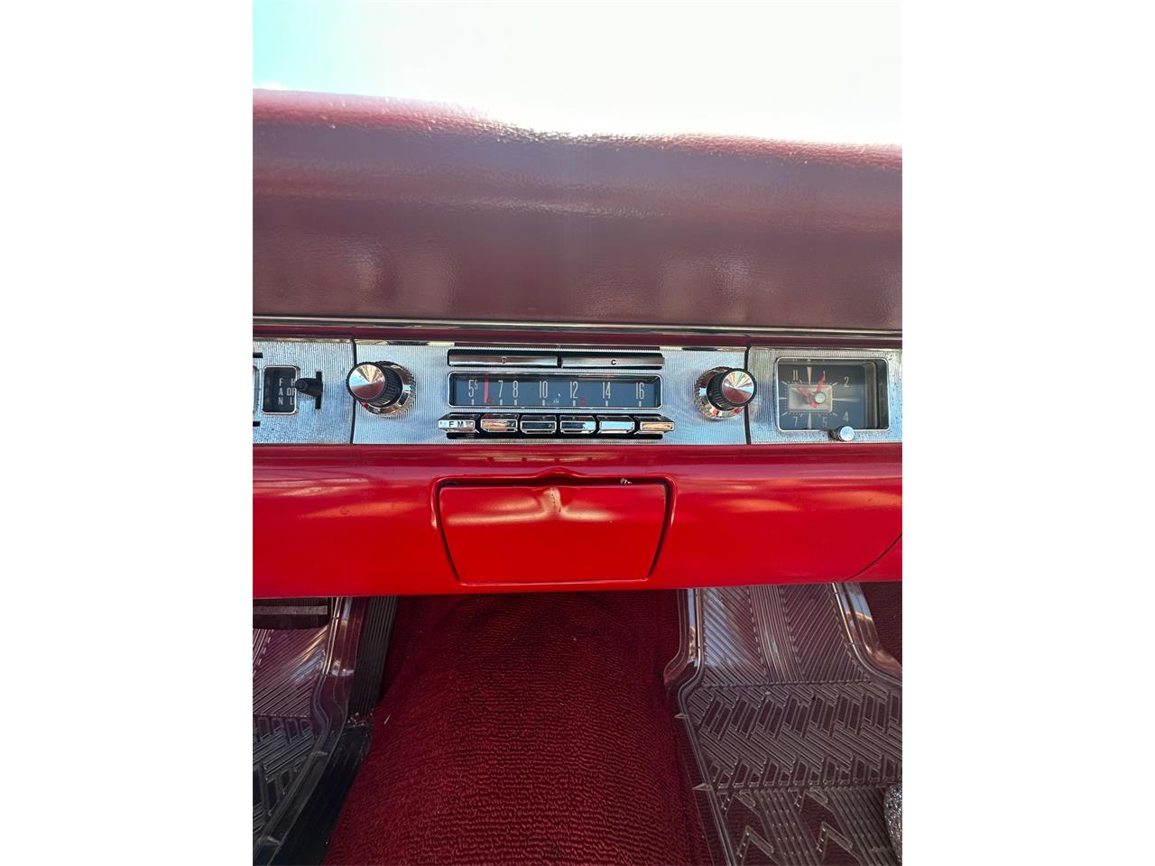 Ford-Fairlane-1957-Red-RedWhite-10