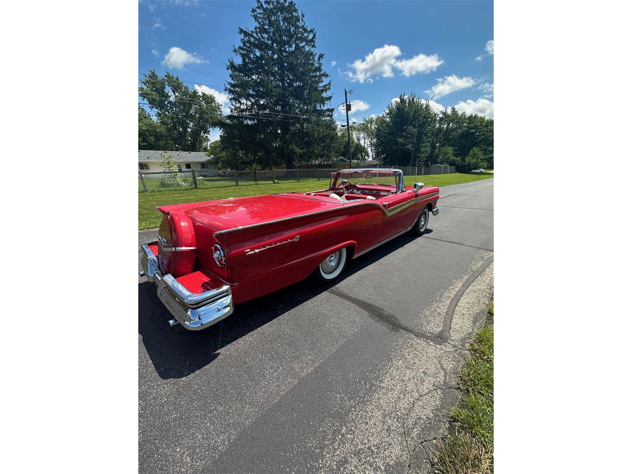 Ford-Fairlane-1957-Red-RedWhite-3