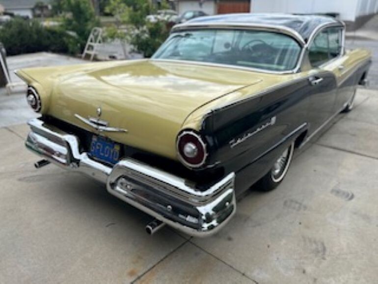 Ford-Fairlane-1957-Sedan-2