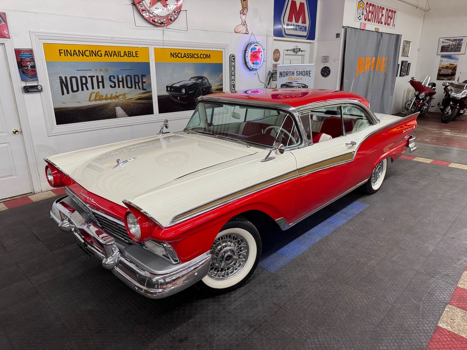 Ford-Fairlane-1957