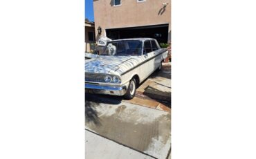 Ford-Fairlane-1963-Cream-white-Red-and-cream-white-1