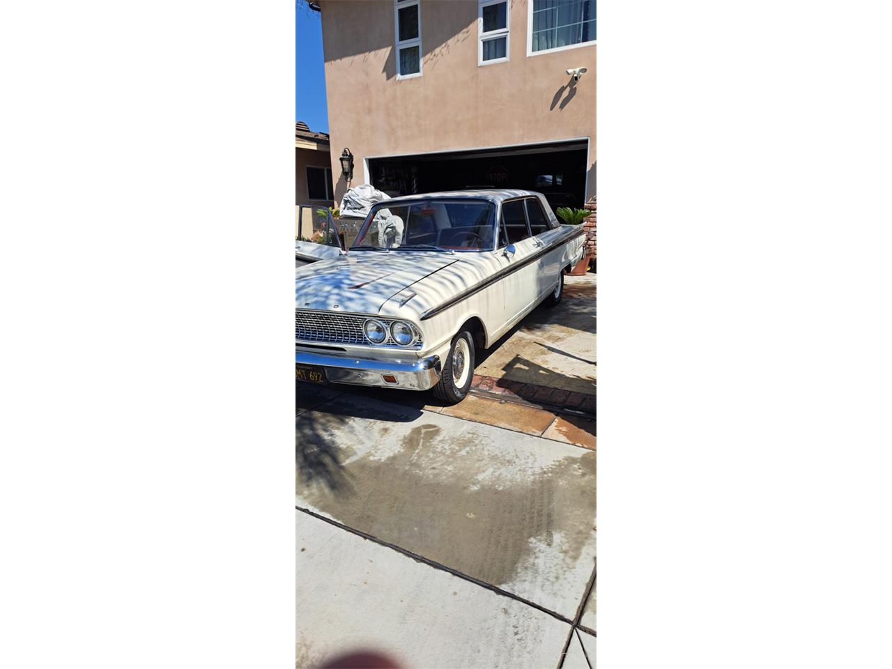 Ford-Fairlane-1963-Cream-white-Red-and-cream-white-1