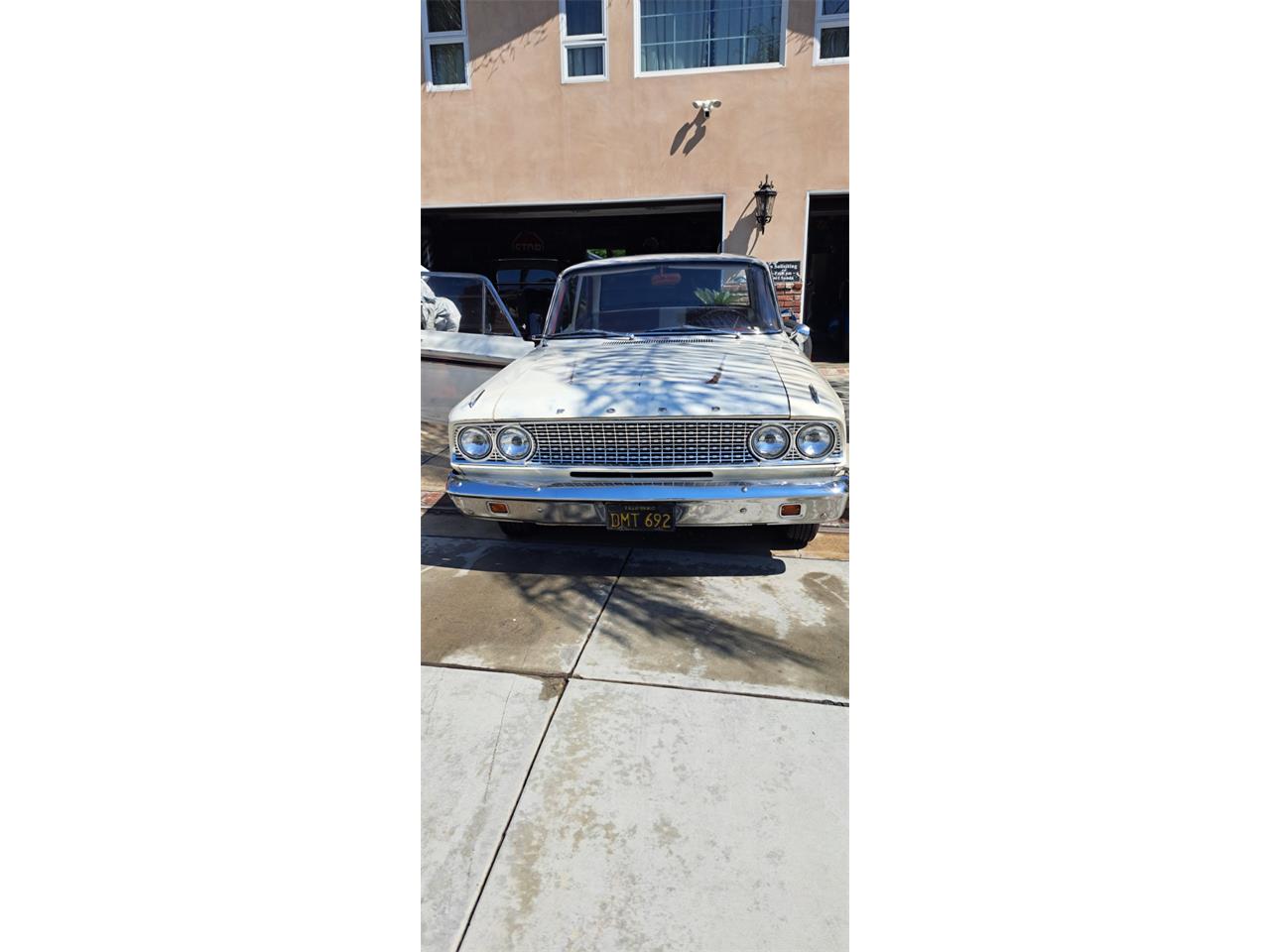 Ford-Fairlane-1963-Cream-white-Red-and-cream-white-10