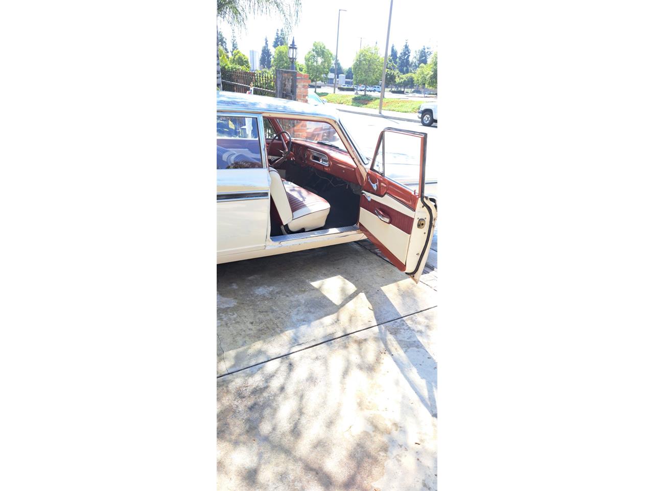 Ford-Fairlane-1963-Cream-white-Red-and-cream-white-11