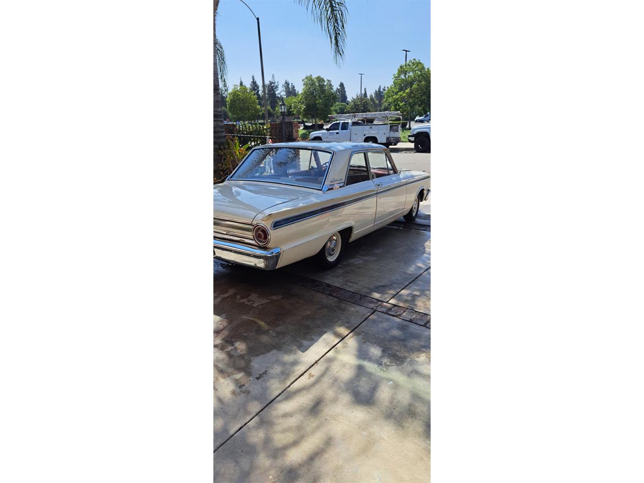 Ford-Fairlane-1963-Cream-white-Red-and-cream-white-12