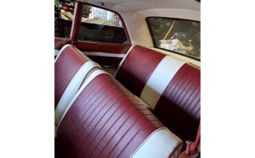 Ford-Fairlane-1963-Cream-white-Red-and-cream-white-3