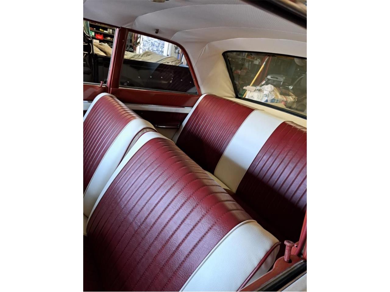 Ford-Fairlane-1963-Cream-white-Red-and-cream-white-3